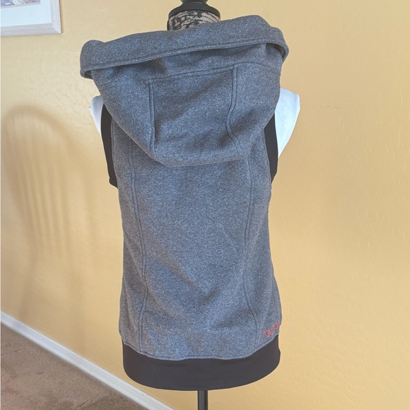 Burton women’s Jackets & Coats | Over-Sized Hooded Vest - Picture 5 of 12